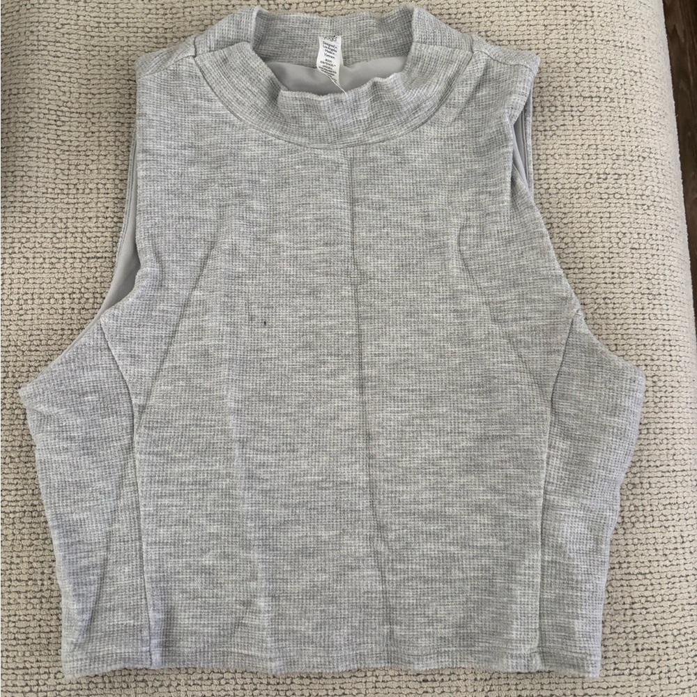 ALO Yoga Sleeveless Ribbed Mock Neck Crop Top - Light Gray